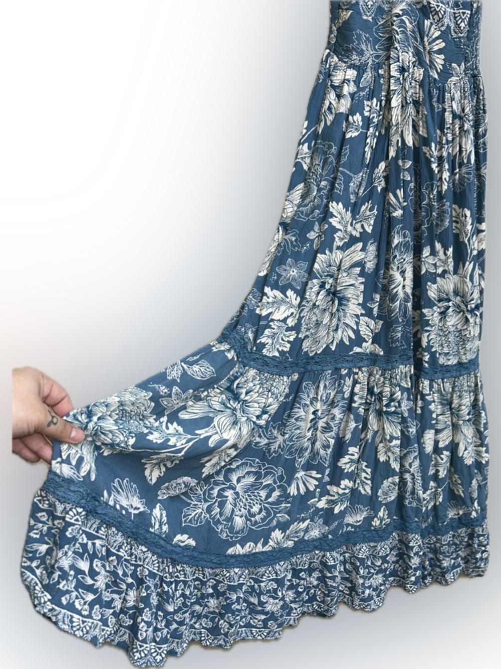 🔥5/$30🔥 Angie Blue and White Floral Maxi Dress | Size Small - Picture 5 of 11